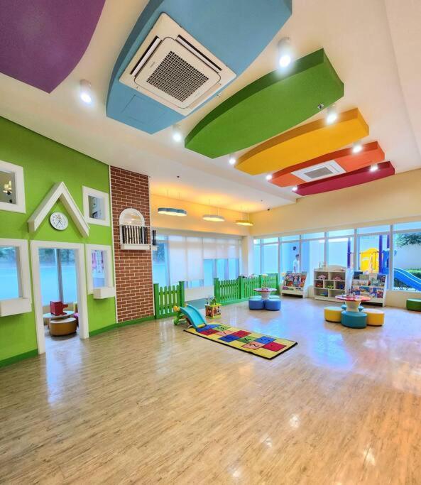 Cosy Executive 1 Bedroom Uptown Parksuites Ultra Fast Internet Manila Dış mekan fotoğraf