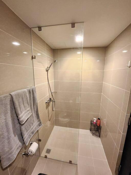 Cosy Executive 1 Bedroom Uptown Parksuites Ultra Fast Internet Manila Dış mekan fotoğraf
