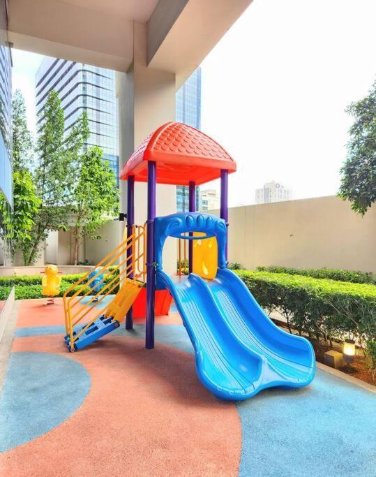 Cosy Executive 1 Bedroom Uptown Parksuites Ultra Fast Internet Manila Dış mekan fotoğraf