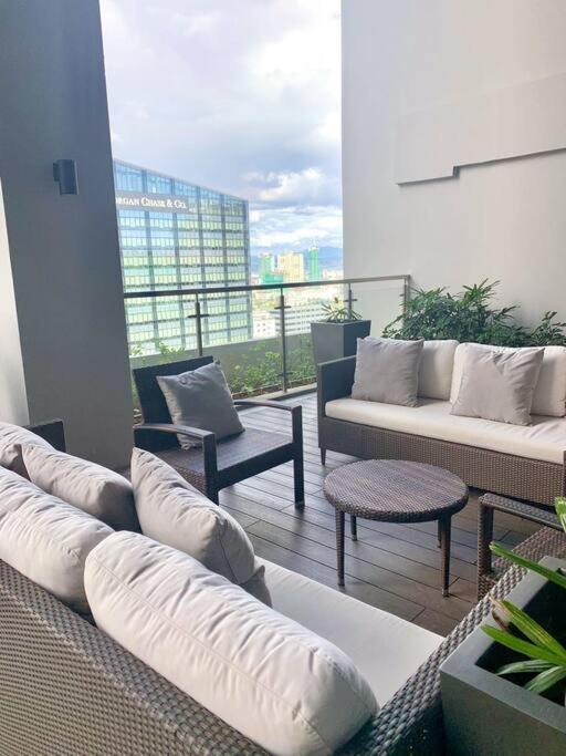 Cosy Executive 1 Bedroom Uptown Parksuites Ultra Fast Internet Manila Dış mekan fotoğraf