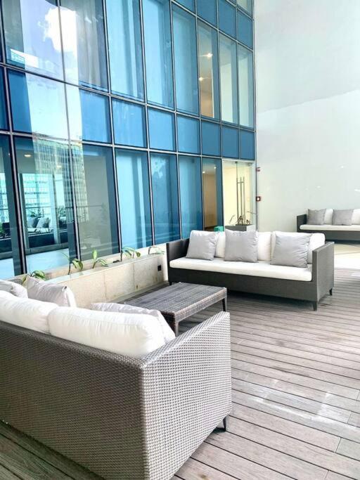 Cosy Executive 1 Bedroom Uptown Parksuites Ultra Fast Internet Manila Dış mekan fotoğraf
