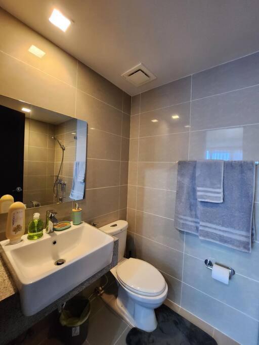 Cosy Executive 1 Bedroom Uptown Parksuites Ultra Fast Internet Manila Dış mekan fotoğraf