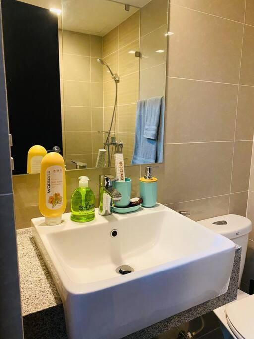 Cosy Executive 1 Bedroom Uptown Parksuites Ultra Fast Internet Manila Dış mekan fotoğraf
