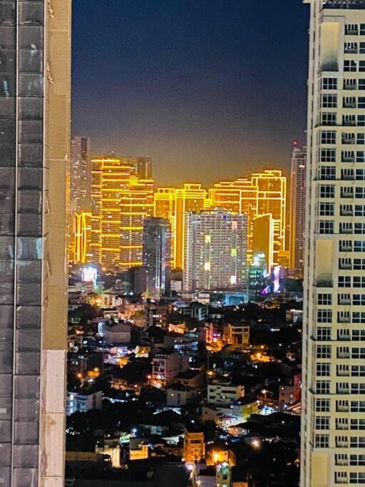 Cosy Executive 1 Bedroom Uptown Parksuites Ultra Fast Internet Manila Dış mekan fotoğraf