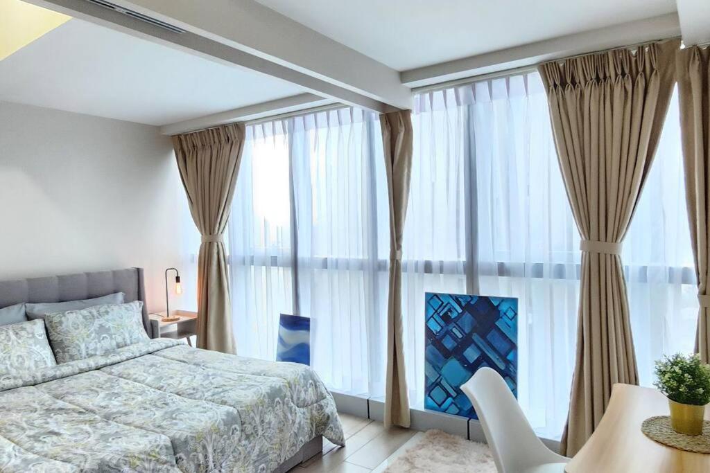 Cosy Executive 1 Bedroom Uptown Parksuites Ultra Fast Internet Manila Dış mekan fotoğraf