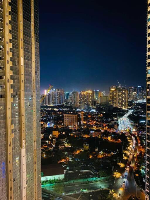 Cosy Executive 1 Bedroom Uptown Parksuites Ultra Fast Internet Manila Dış mekan fotoğraf